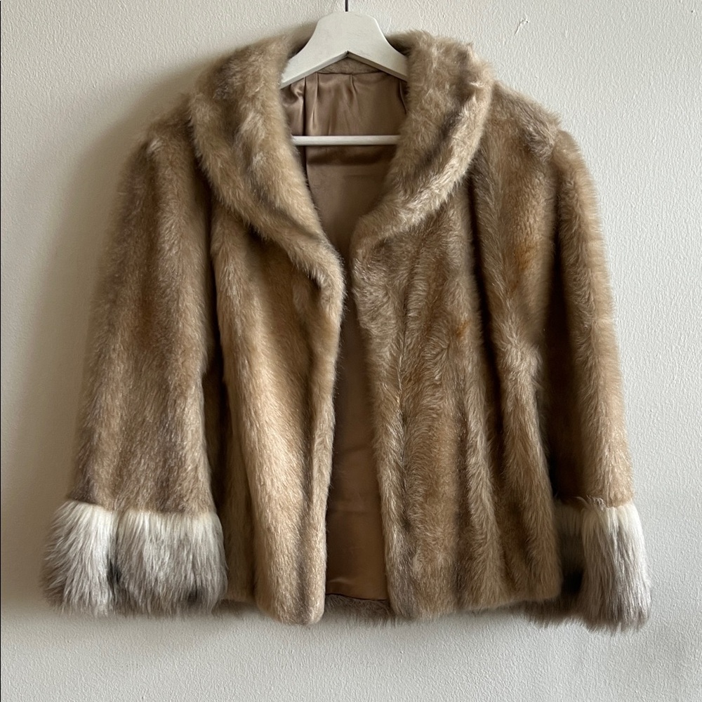 VINTAGE TAN FAUX FUR CAPE SHAWL ONE SIZE